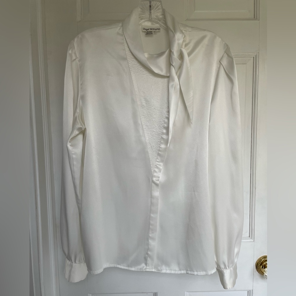 Silky soft white vintage blouse by Lloyd Williams size 12 tie neckline
